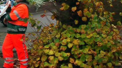 Meester Henk als afscheid op stoomboot door Veendam - RTV Noord