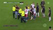 Torcedor invade o campo e 'ataca' Ribéry com gestos ofensivos