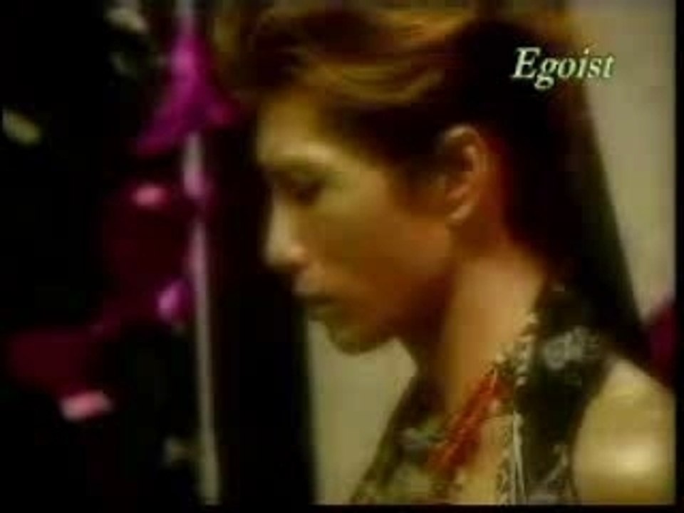 Gackt Fumando