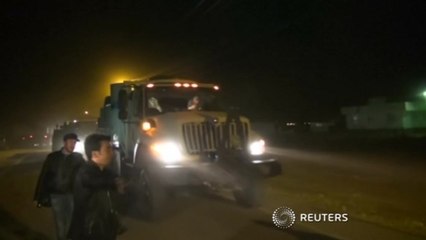 Kurdish convoy arrives at Syrian border to battle Islamic State