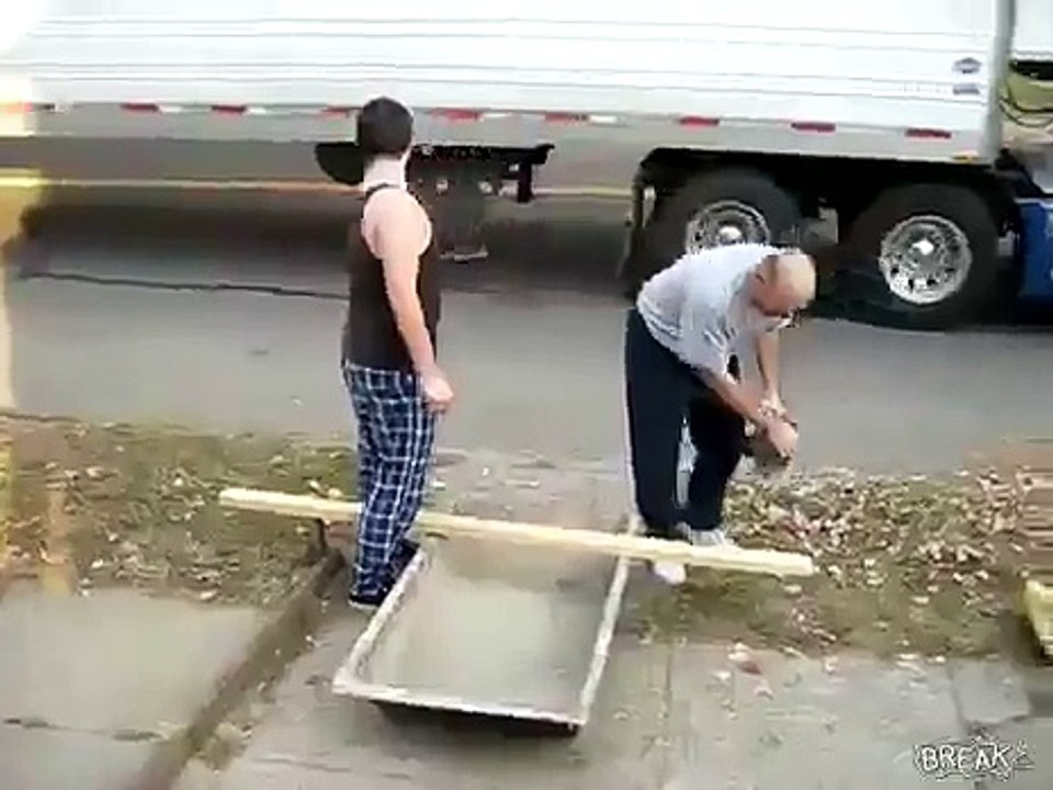 Ağzını değil gözünü aç