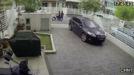 THIEF GET BEAT UP BY GIRL haha