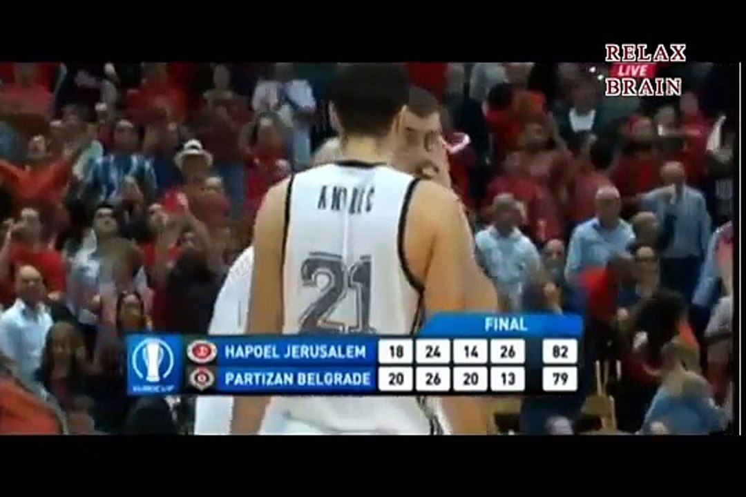 L’entraineur Dusko Vujosevic violente son joueur