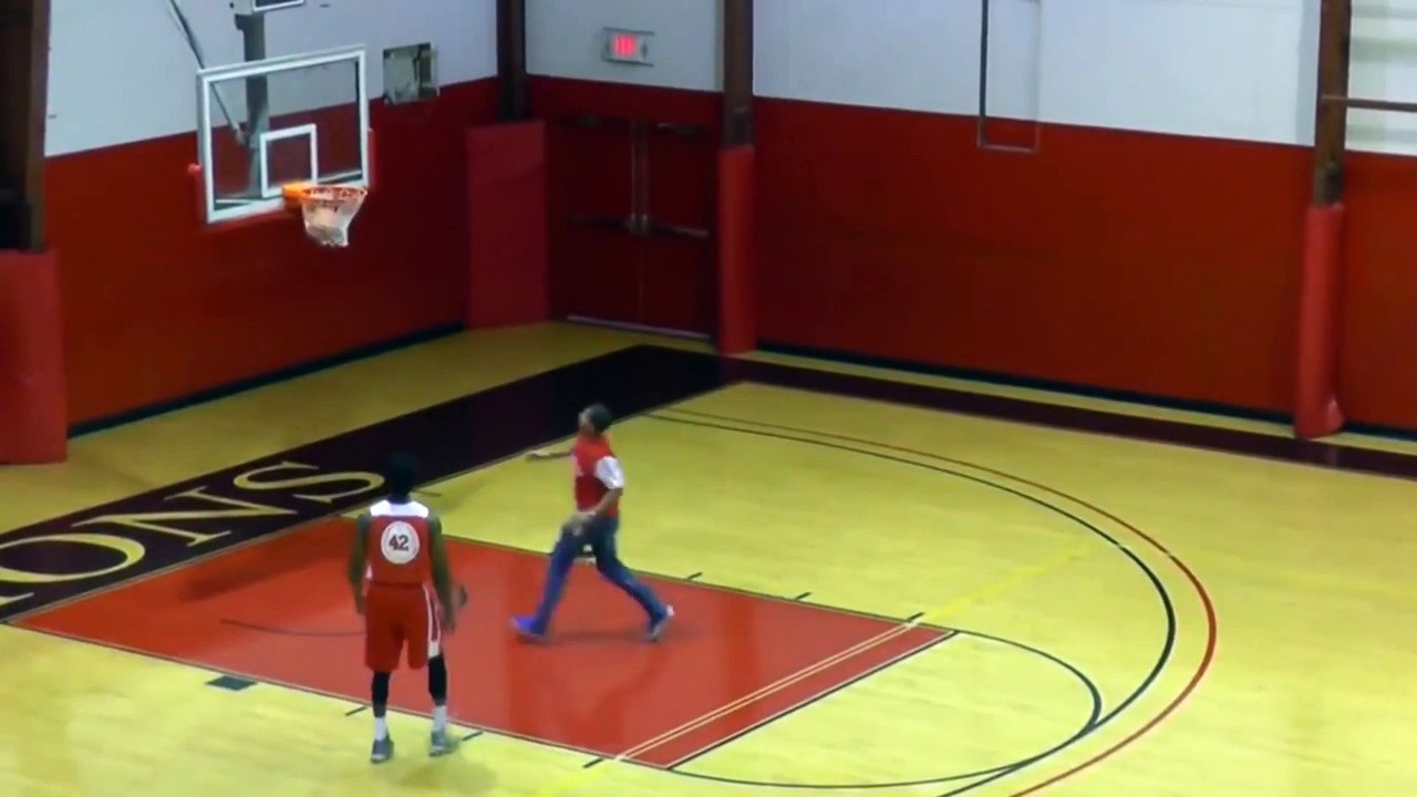 Il remporte 10 000$ aux shoots de basket