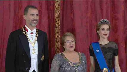 Felipe VI y Bachelet coinciden en reforzar las relaciones entre Chile y España