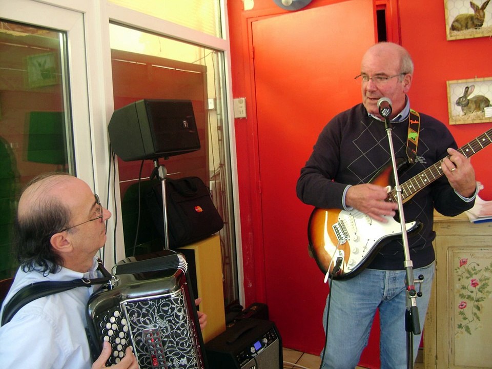 FBI et APACHE - Michel et sa guitare -