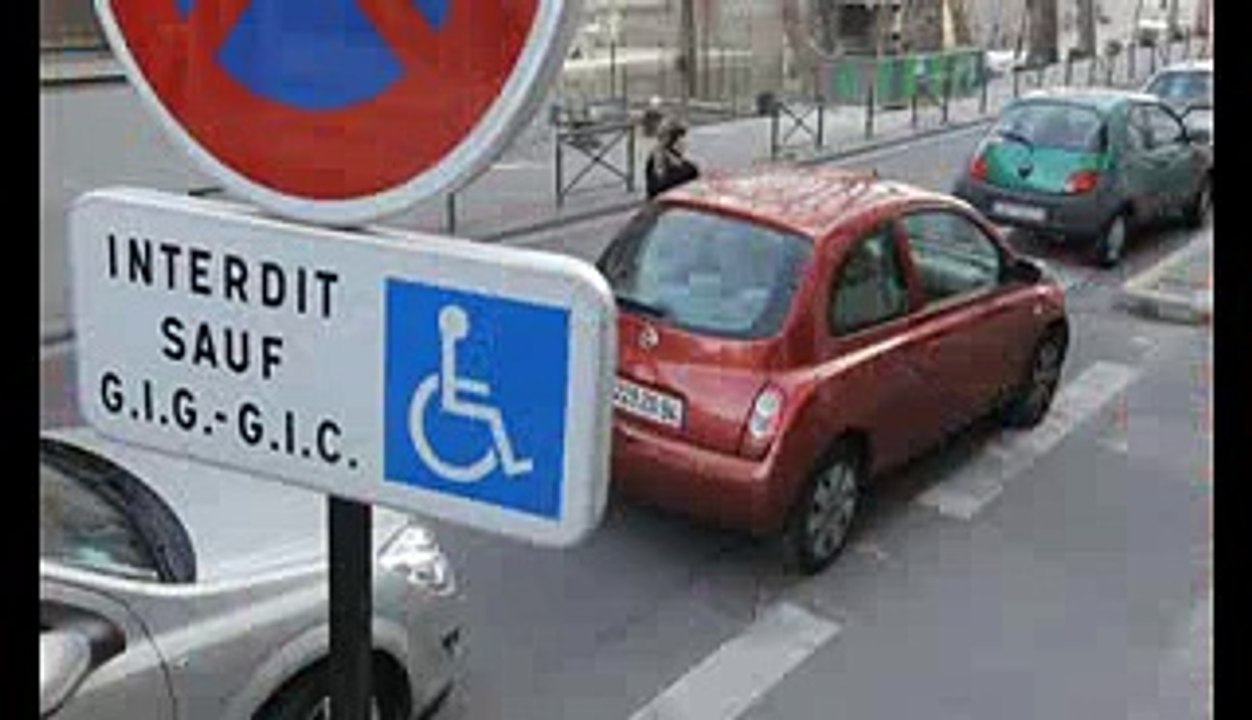 Comme n'importe qui, Sarah a décroché un entretien d'embauche. La veille, elle a du mal à  trouver le sommeil.Le jour J, d'autres candidats attendent leur tour. C'est à  elle. Face au recruteur, Sarah se lance avec humour dans un argumentaire sur les avan