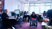 Une fausse campagne pour un vrai raid. Un clip vantant les mérites d'In-firms, une société qui propose notamment aux entreprises de louer des travailleurs handicapés pour Â« améliorer leur image Â». Â« Un élu local vous rend visite ? Vous organisez une ré