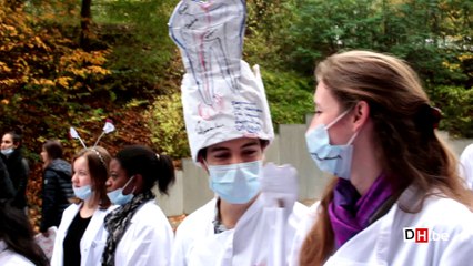 Descargar video: Manifestation des étudiants en médecine dentaire de Saint Luc