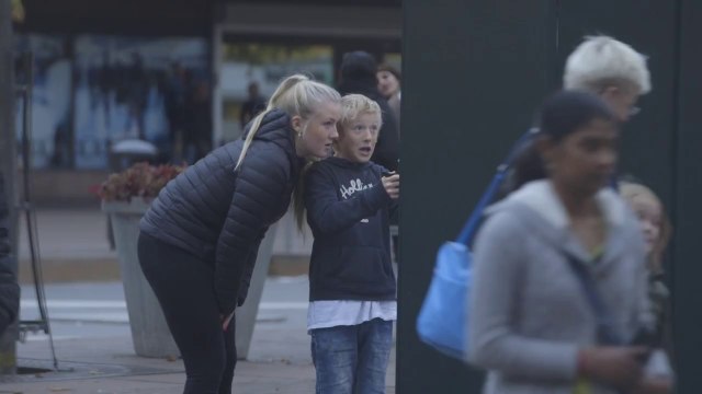 Un affiche publicitaire traumatise les passants