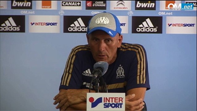 La conférence de presse d'Elie Baup