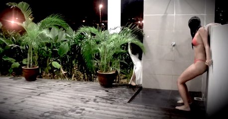 SCARY DEAD GIRL AT THE POOL - HALLOWEEN PRANK