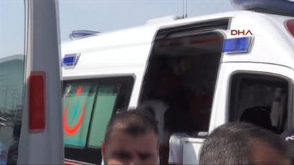 Kırmızı Işıkta Bekleyen Otomobile Çarptı; 5 Yaralı