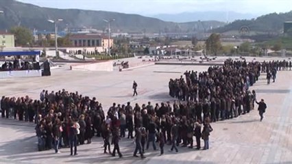 700 Kişiyle Atatürk'ün İmzası Oluşturuldu