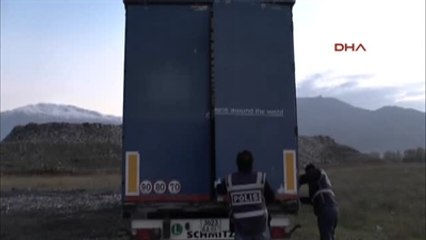 Download Video: Erzincan'da 214 Bin Paket Kacak Sigara Sigara Ele Geçti