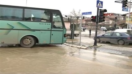 Priştine'de Eski Borular Patladı, Bir Çok Ev ve İşyerini Su Bastı