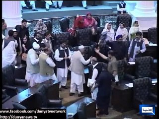 Dunya News - Racket in KP Assembly as Opp leader speaks against Imran Khan
