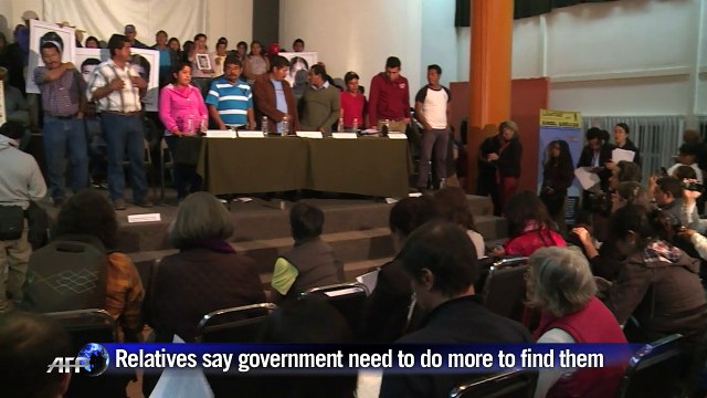 Mexican president meets with kin of 43 missing students