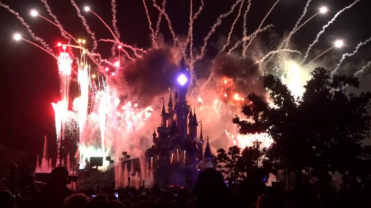 Spectacle nocturne, feux d'artifice, lasers de Disneyland Paris 2014