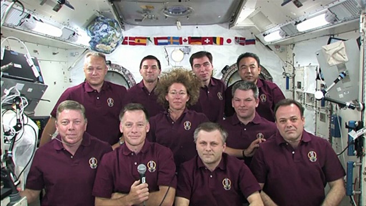 Obama plaisante par téléphone avec les astronautes de la navette Atlantis