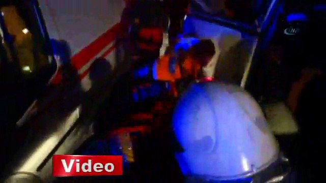 Kamyon, yolcu minibüsüne çarptı: 3 ölü, 5 yaralı