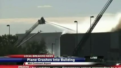 Avião colide com prédio nos EUA
