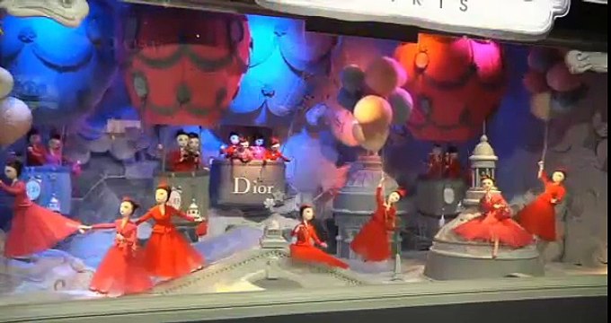 Marion Cotillard inaugure les vitrines Printemps 2012