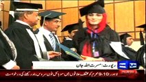 Dunya News - Student refuses to get degree from Governor, chants Go Nawaz Go