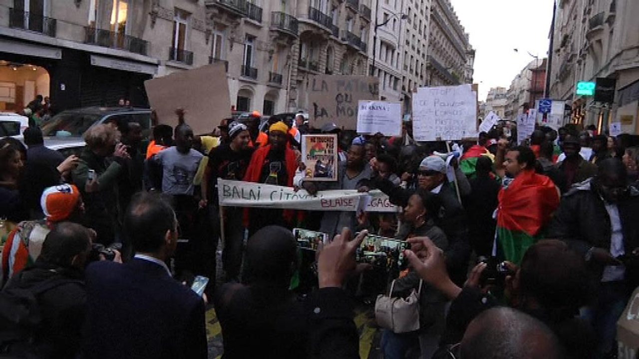 Manifestation de soutien devant l'ambassade du Burkina Faso à Paris