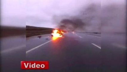 Seyir Halindeki Minibüs Alev Alev Yandı