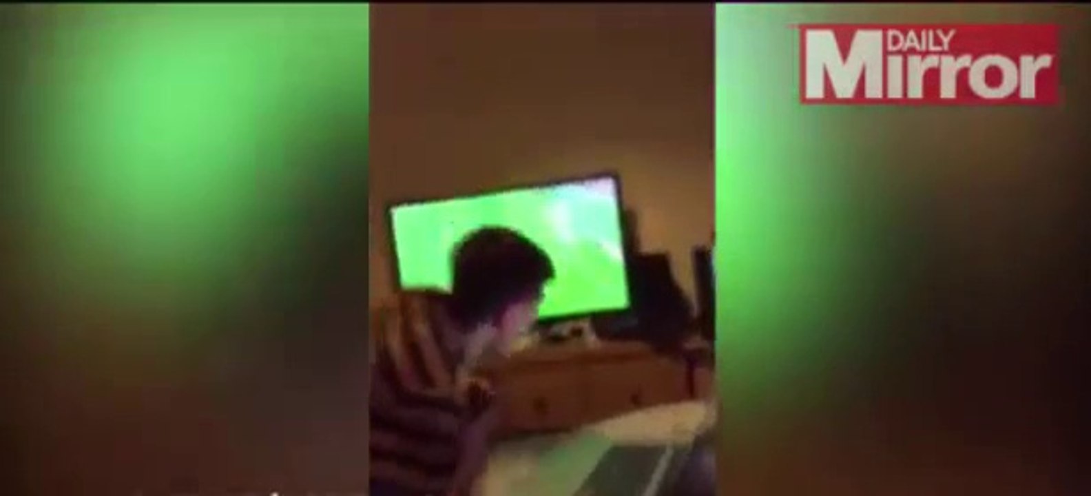 Il jette sa PlayStation 3 par la fenêtre parce qu'il perd à FIFA