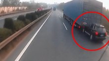 Porsche Cayenne Crunched And Dragged By Moving Truck