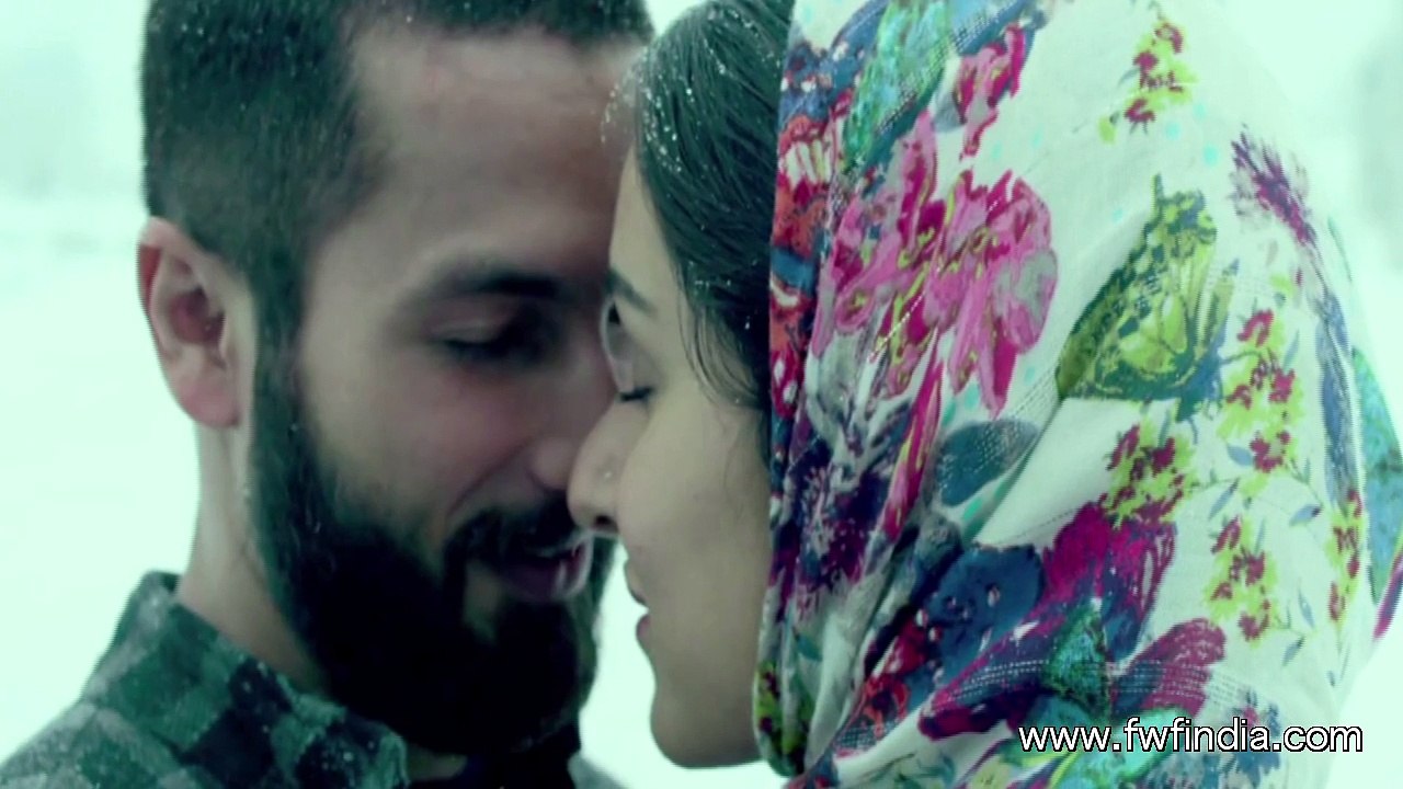 (Festival.mp3)Shradha Shahid Hot Scene problem for Siddharth Roy Kapur