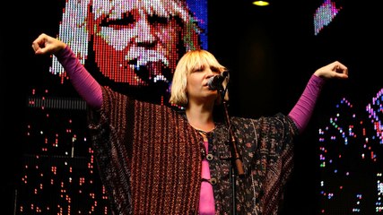 Sia's Ridiculous Donation to Charity