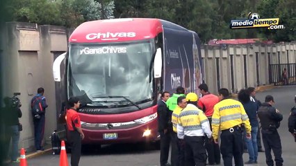 Chivas se equivocó de puerta a su llegada