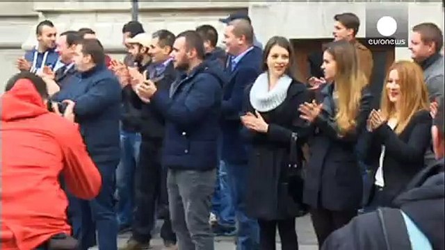 صناديق الاقتراع فتحت في رومانيا لانتخاب خلف لباسيسكو