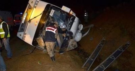 Göksun'da İşçileri Taşıyan Midibüs Devrildi: 23 Yaralı