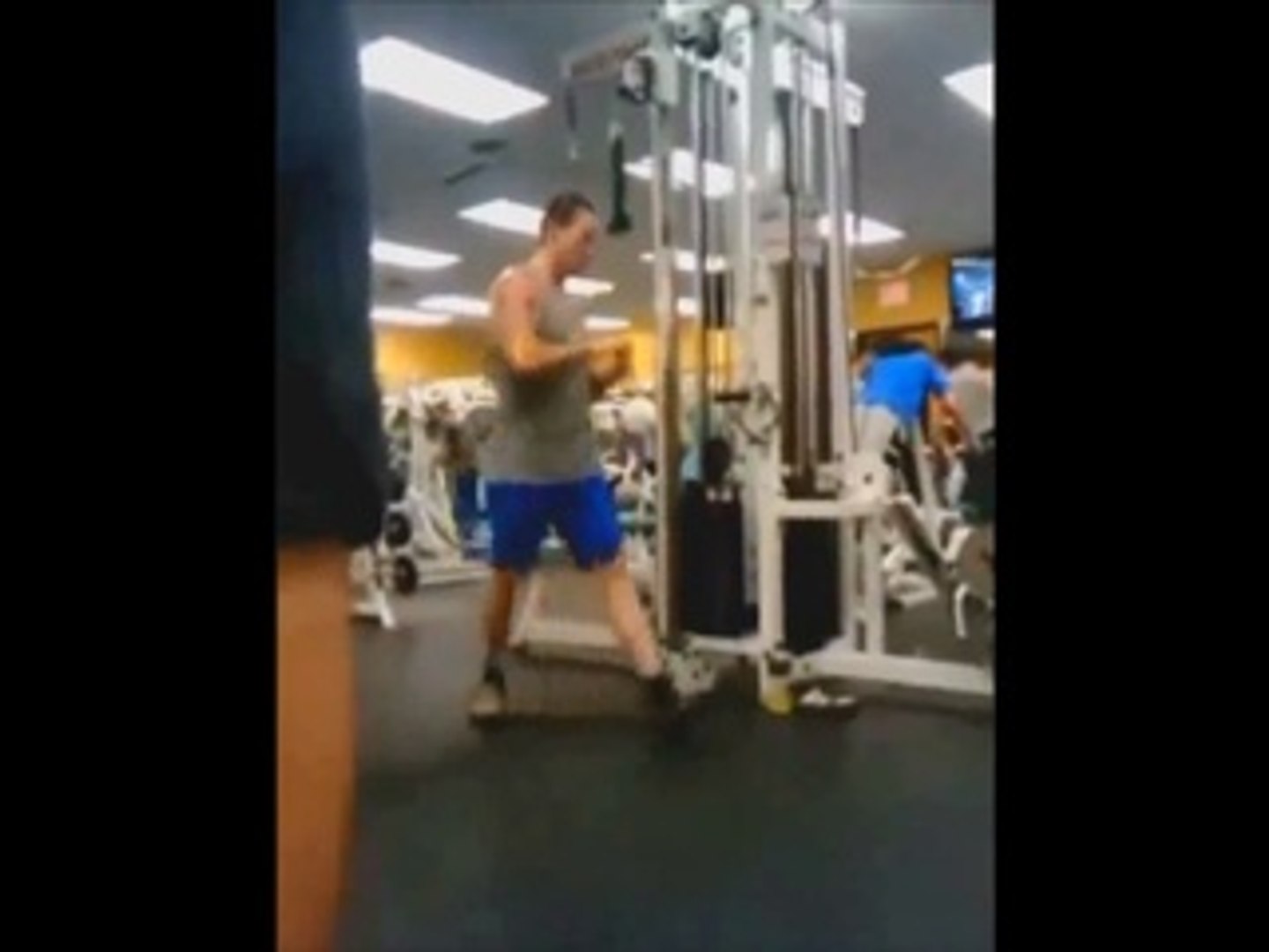 Funny Video Compilation _ Stupid people at the Gym - video Dailymotion