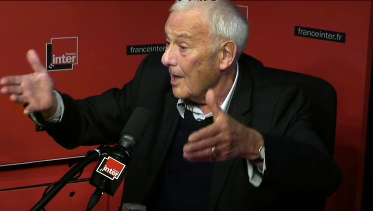 Philippe Sollers : 'Le spectacle politique bat son plein'