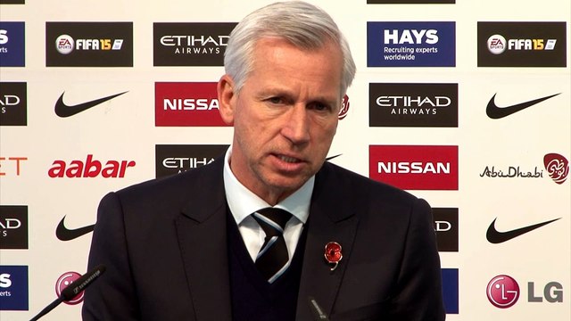 Pardew ocenia spotkanie, przerywa mu komunikat o Eboli