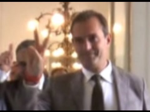 Napoli - Il Tar accoglie il ricorso, De Magistris torna a fare il sindaco -1- (30.10.14)