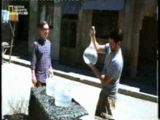 Supervivencia: Agua, condones y lejia