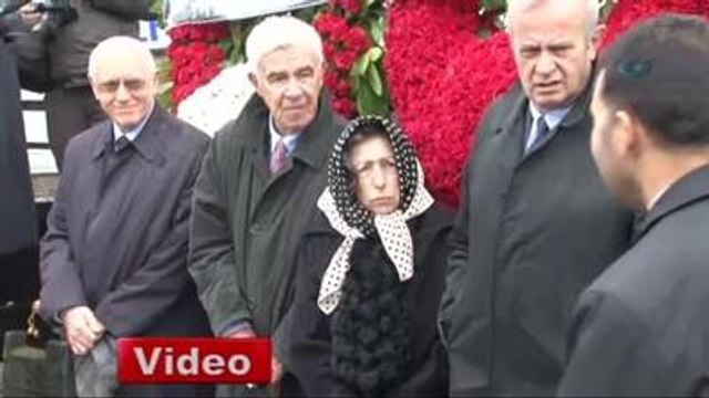 Erdal İnönü Mezarı Başında Anıldı