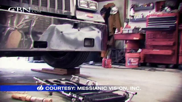 Angels help man who was crushed by 10,000 lbs truck axle fall - Bruce Van Natta (CBN)