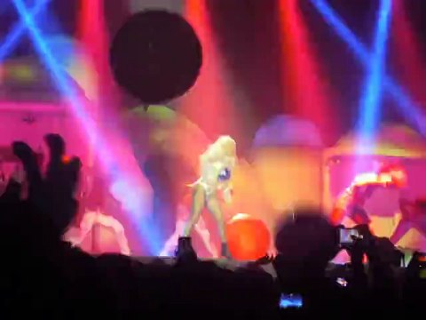 extraits du concert de lady gaga in paris