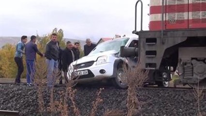 Tatvan'da Hemzemin Geçitte Kaza: 7 Yaralı