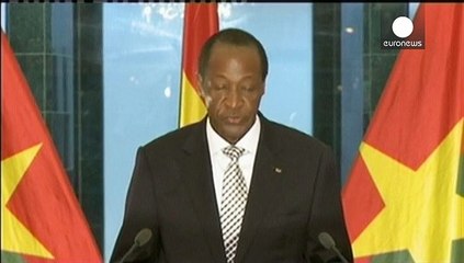 Burkina Faso Devlet Başkanı Compaore görevi bıraktı