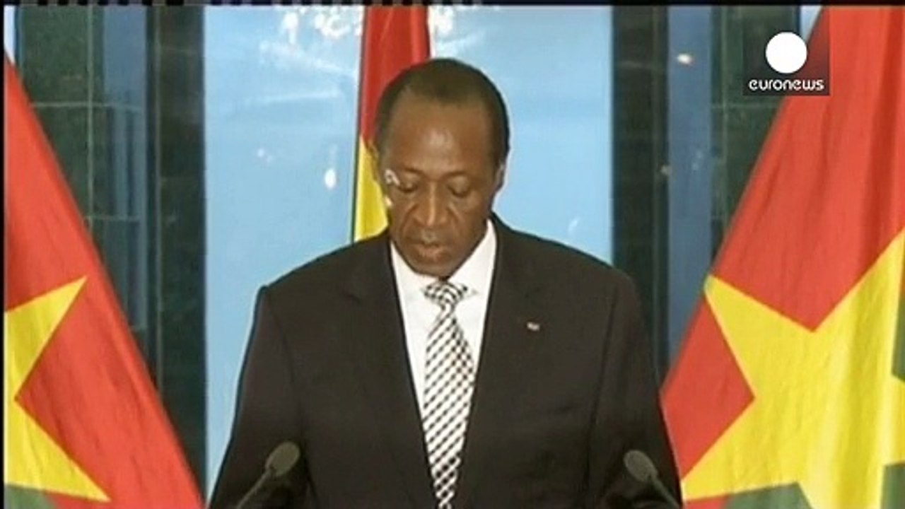 Burkina faso: präsident compaoré legt amt nieder