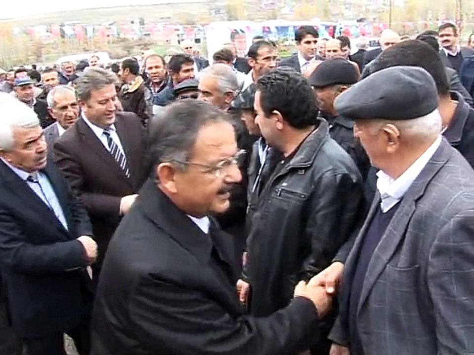 BAŞAKPINAR'DA BAŞKAN ÖZHASEKİ'Lİ TEMEL ATMA
