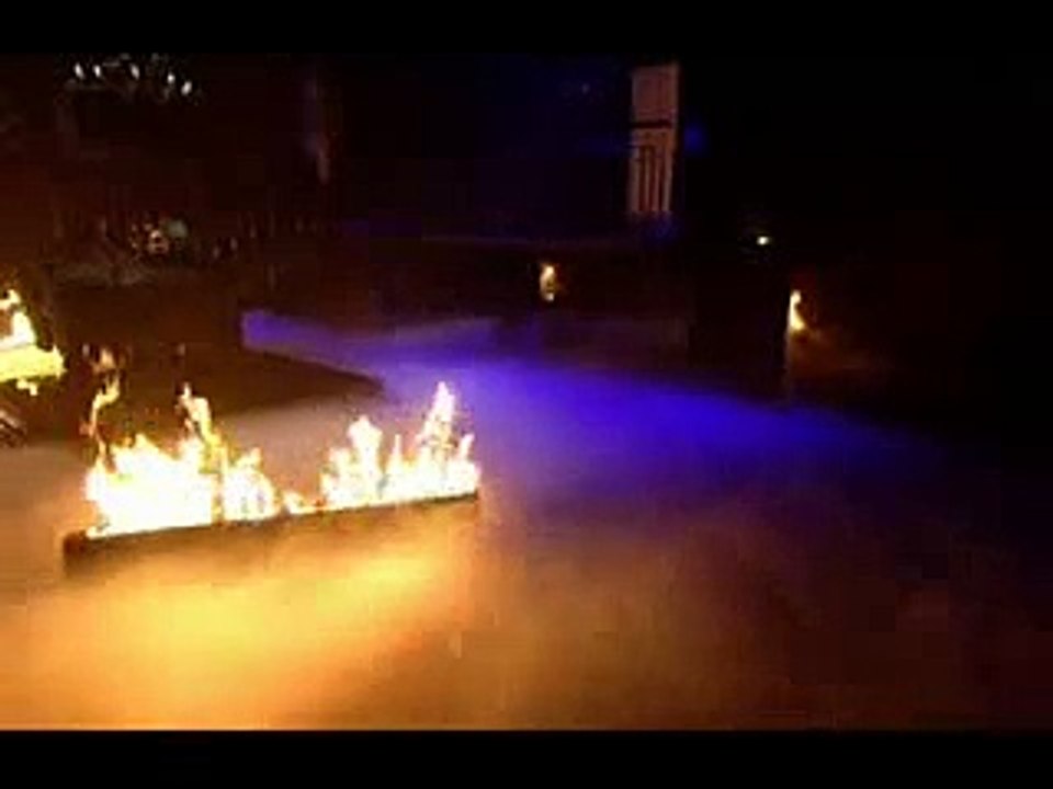 Lady GaGa chauve pour chanter "Hair"